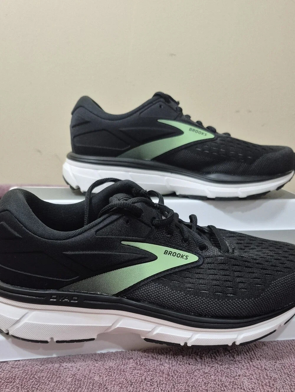 Brooks dyad 11